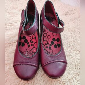 Fly London ladies burgundy leather shoes size 39/8.